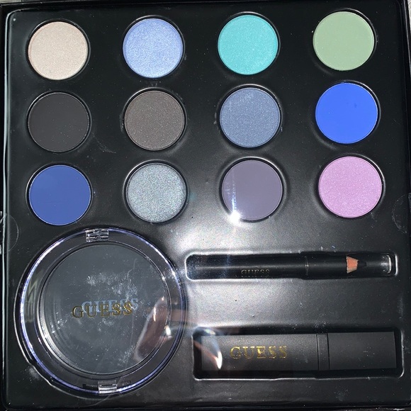 GUESS Look Book - Picture 2 of 4